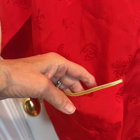 Vintage Chinese red pajamas with embroidery. - Picture 3 of 14